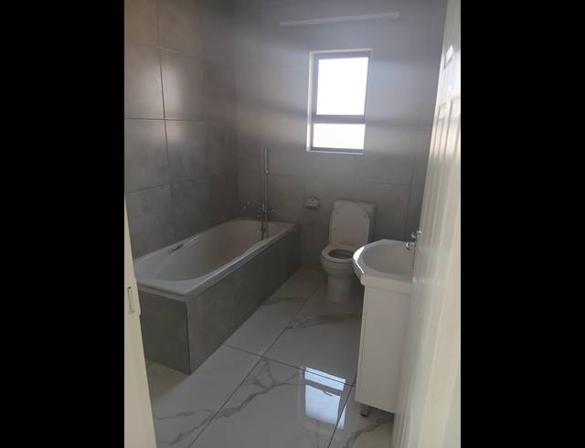 3 BEDROOM FREEHOLD FOR SALE IN DERSLEY